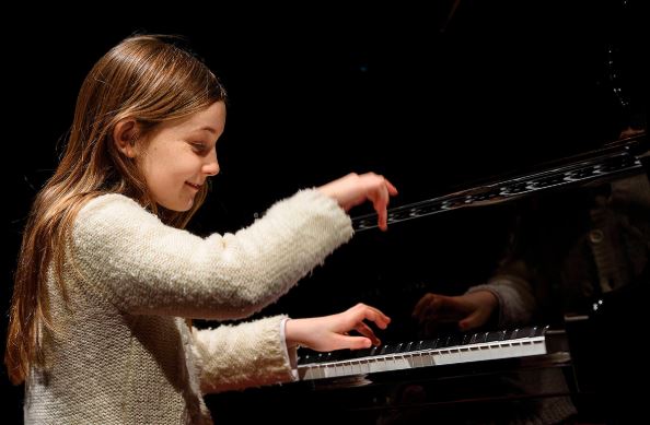 Prodigy Improvises a Piano Sonata with 4 Notes Pulled From A Hat