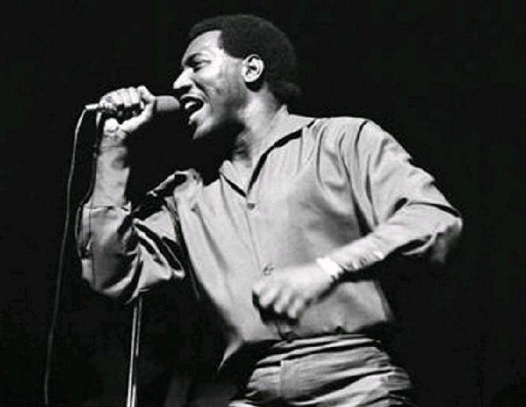 Otis Redding – (Sittin’ On) The Dock Of The Bay